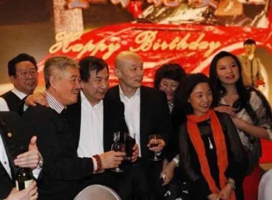 他90年代买了中国第一台法拉利，北京首富李晓华靠的是什么？