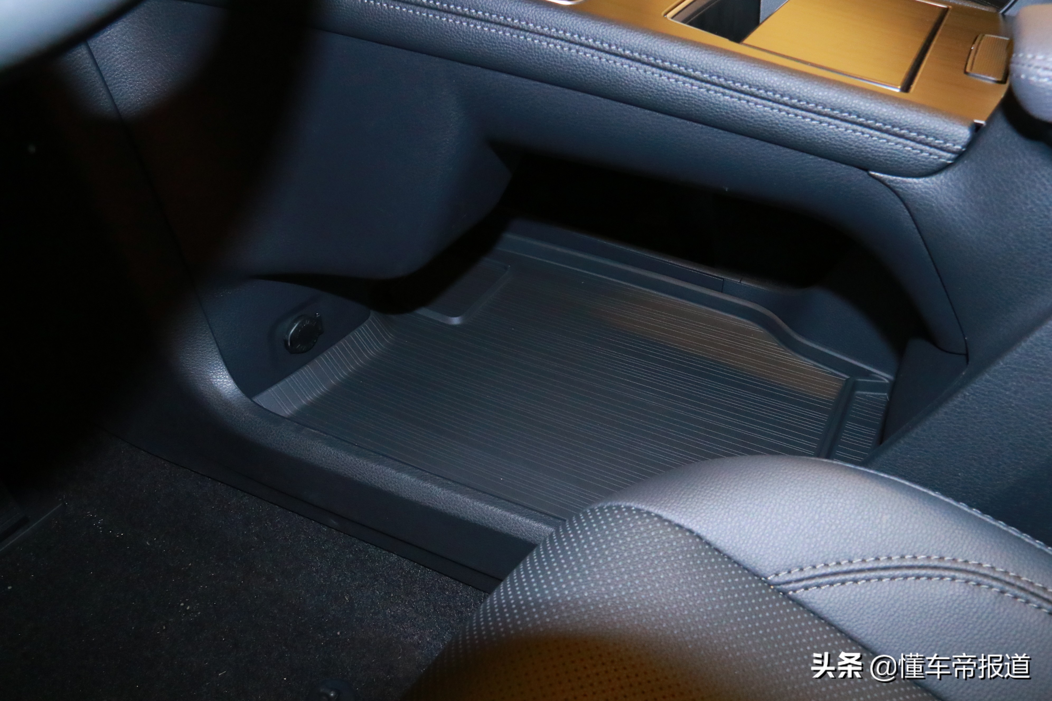 新车｜GL8地位不保，奶爸辣妈不容错过！广汽丰田赛那实拍解析