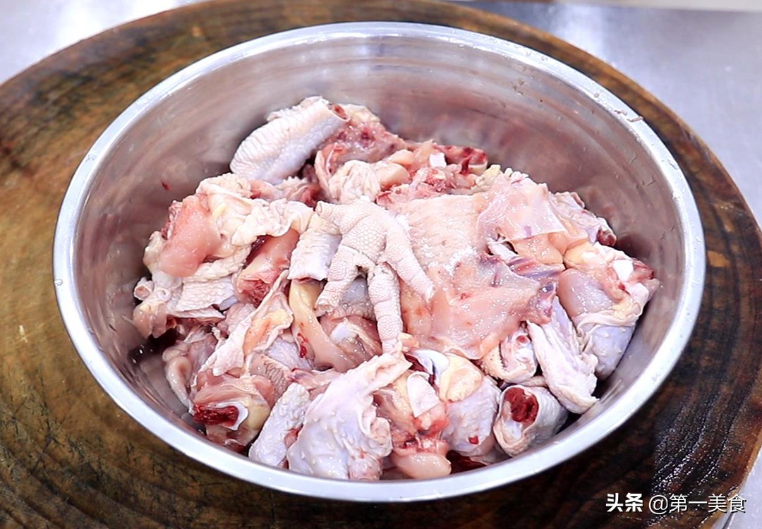 ***肉炖土豆怎么炖好吃（家庭版***肉炖土豆做法好吃又简单）