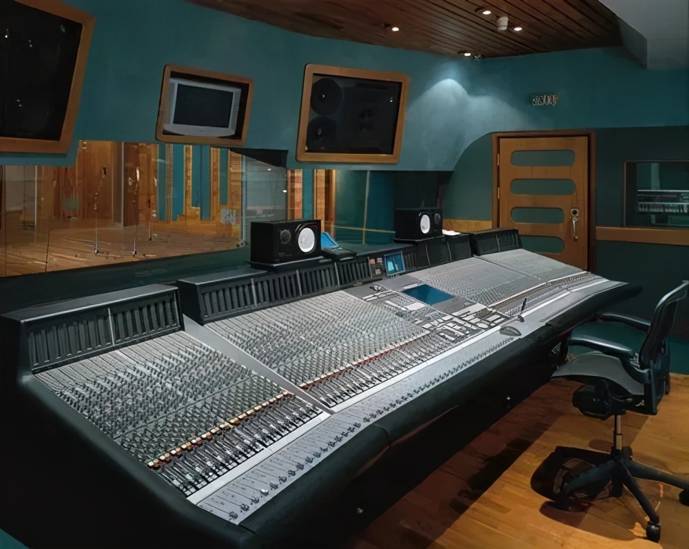 上海市现代音乐职业学校打造「录音棚集群」亮点全记录