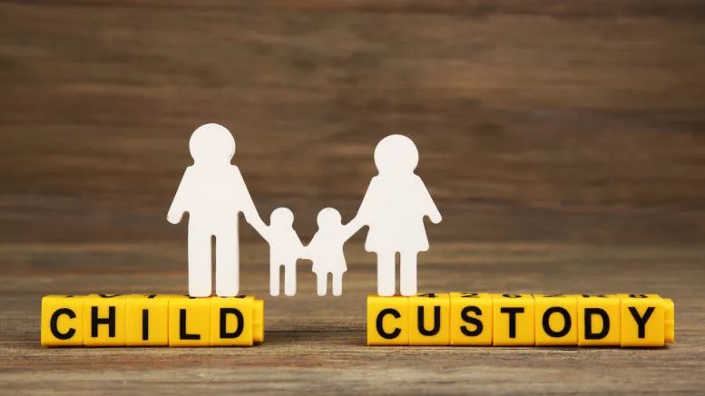 男方有北上广深户口的话，离婚时孩子一定会判给他吗？律师来解答