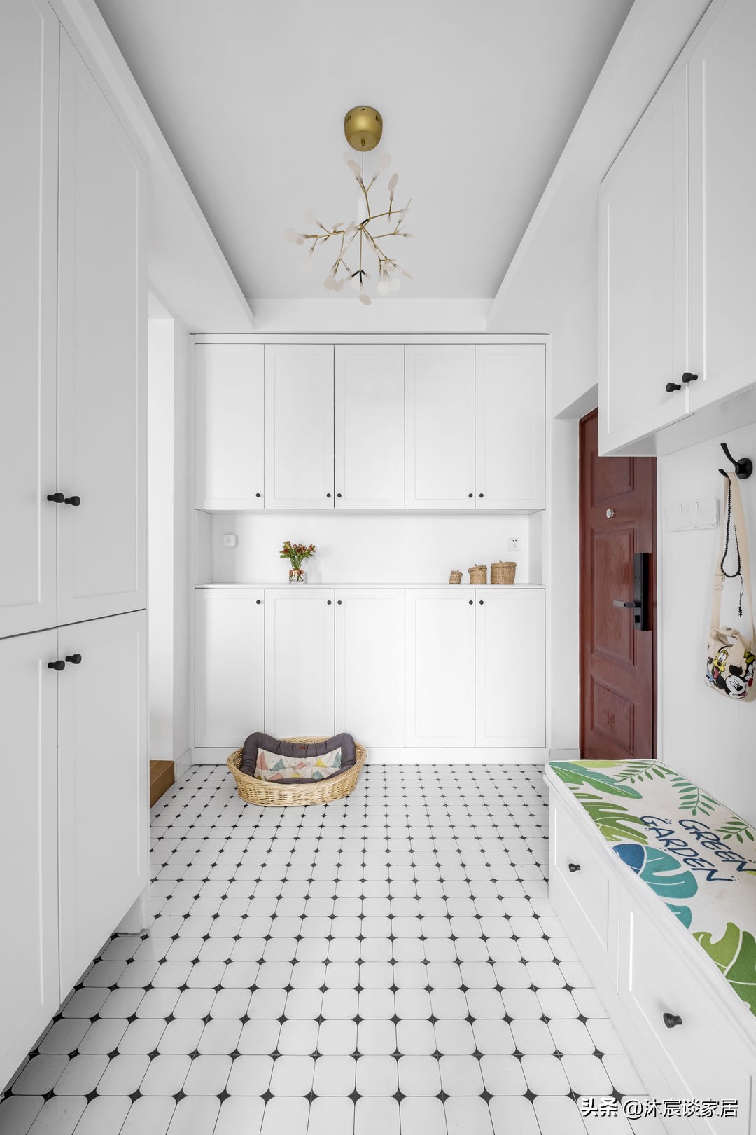 向往田园生活的夫妻俩，把家装得清爽大方，还有让人快乐的大阳台