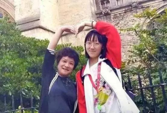 高考状元总分725分，作文满分，看了她的作文字迹，高分实至名归