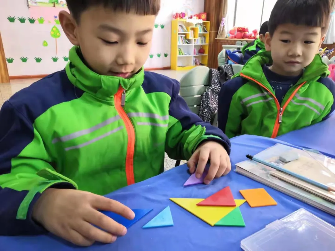 【寓教于乐】敕勒川绿地小学乌兰分校一年级开展玩转七巧板趣味拼搭活动