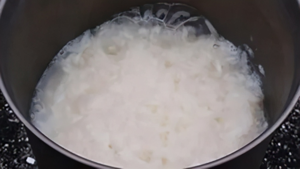 教你户外野餐用单锅煮米饭，普通人不是煮糊了就是煮成大米粥
