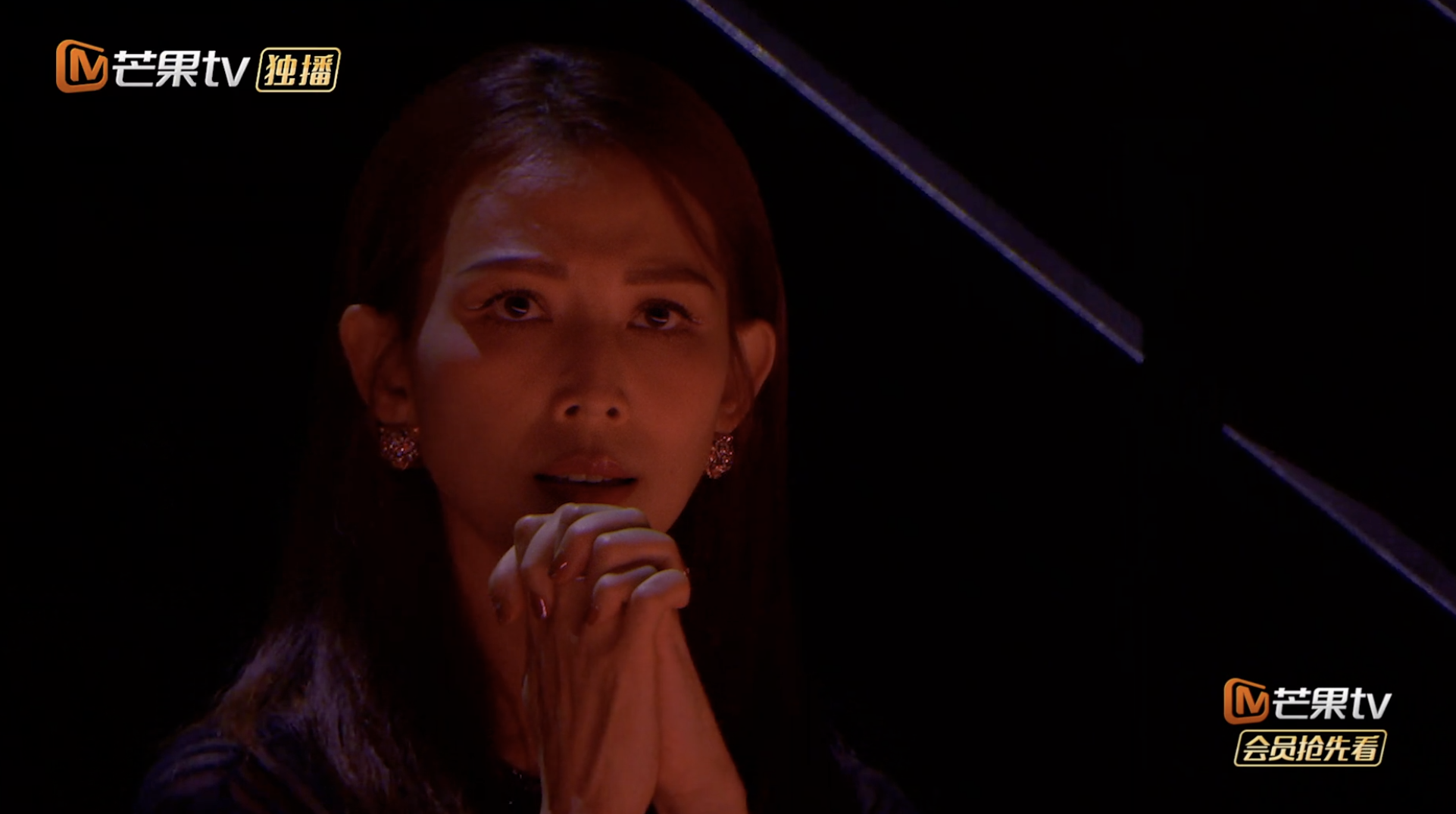 哥哥演出好拼！张智霖蓄白胡子张晋撞玻璃，袁咏仪蔡少芬感动落泪