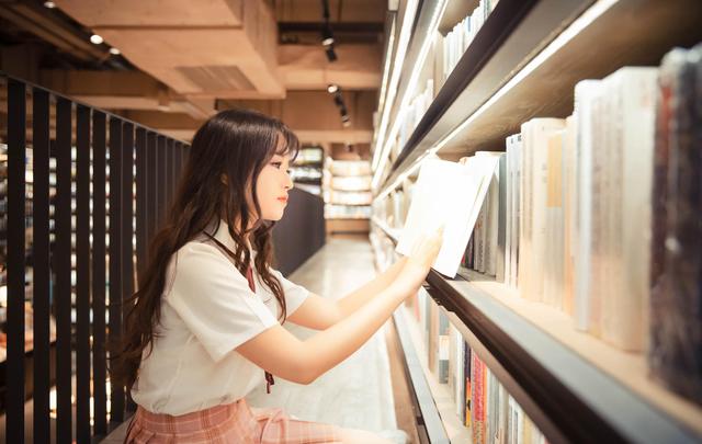 有一书房，半生奢想，优秀作文赏析：《我的书房》