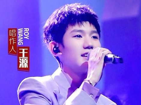 童星成长之痛：关晓彤与鹿晗谈恋爱遭质疑，王源抽烟写情歌惹争议