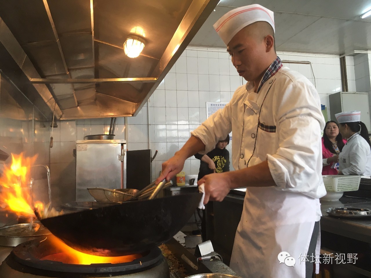 带你看看孩子的学校食堂，没有那么神秘