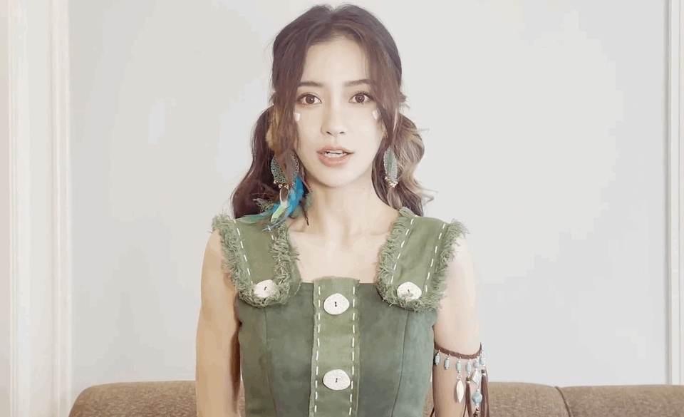 鹿晗杨紫晒好运表情包为高考生加油，王俊凯明信片上的飞机寓意好