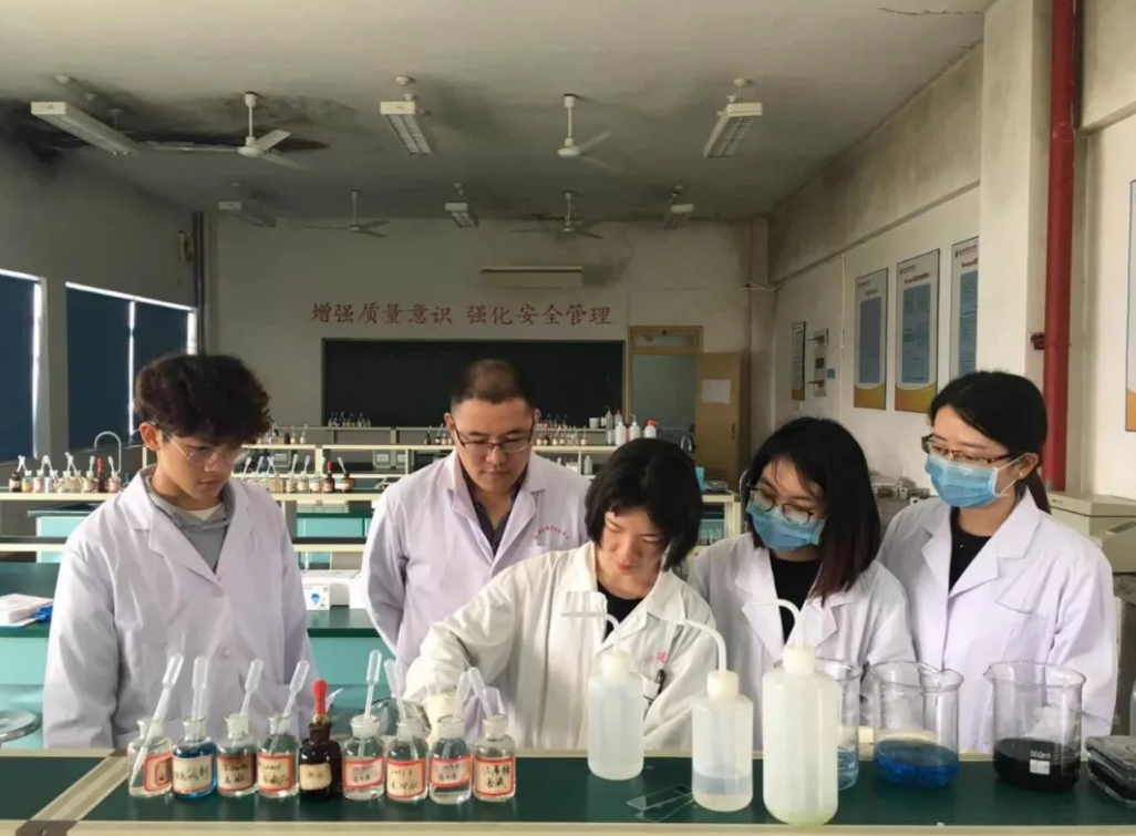 文科生也可以学医？4个适合文科生的医学专业，难度不大还好就业