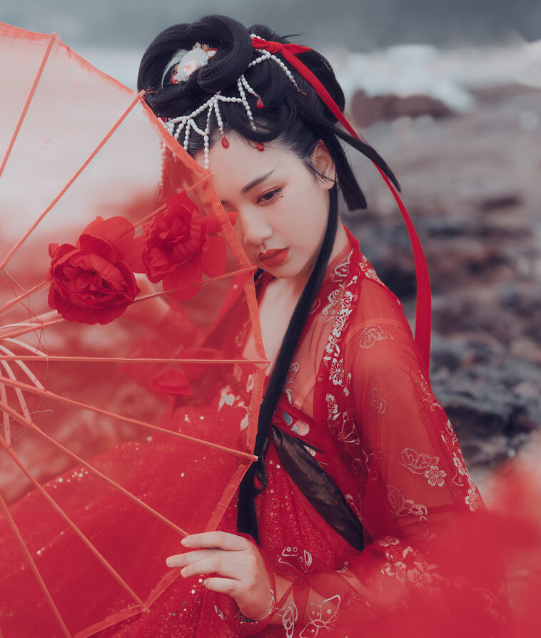 金衣玉质美人姿，绝世风华动人心