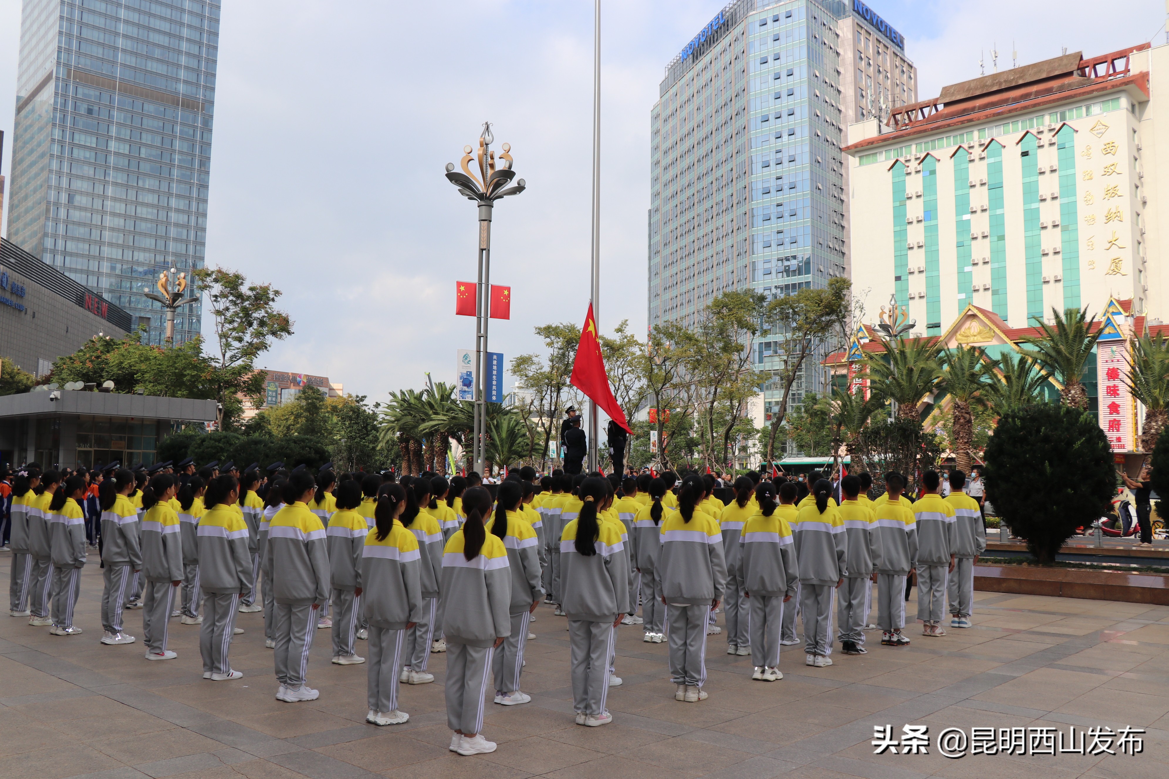 昆明市福海中學(xué)怎么樣?紅旗飄揚(yáng)敬禮祖國(guó)(圖1) 昆明市福海中學(xué)怎么樣?紅旗飄揚(yáng)敬禮祖國(guó)(圖1)