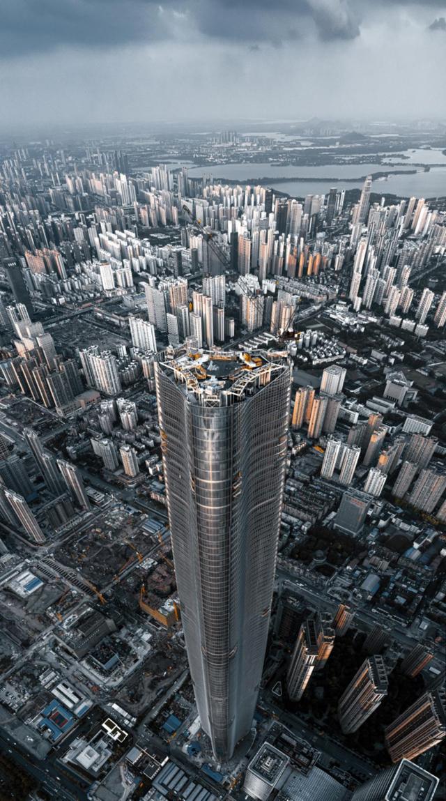 爱建高楼的绿地，旗下超400米高楼现状：部分推迟交付