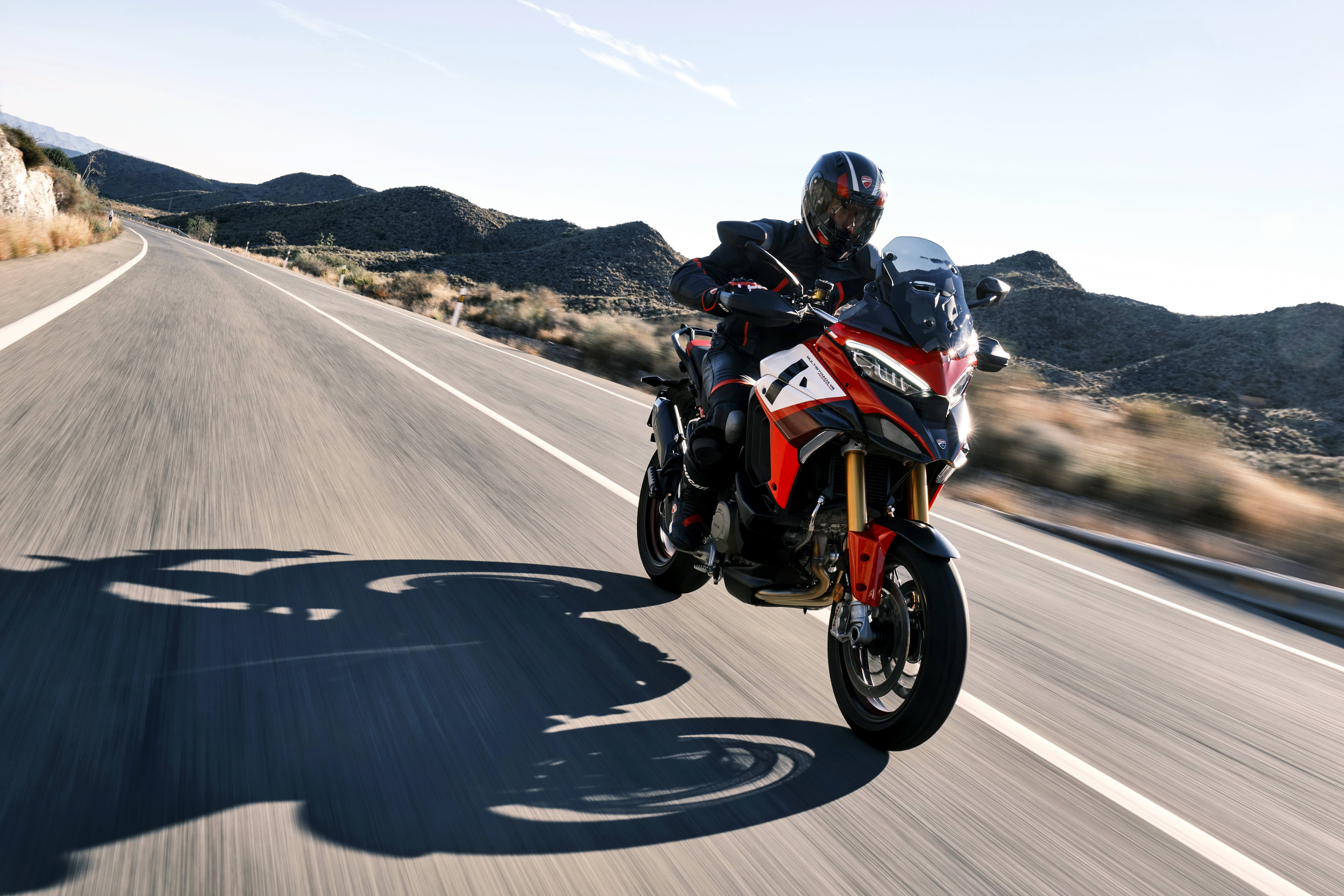 杜卡迪 2022 Multistrada V4 派克峰版 户外特写
