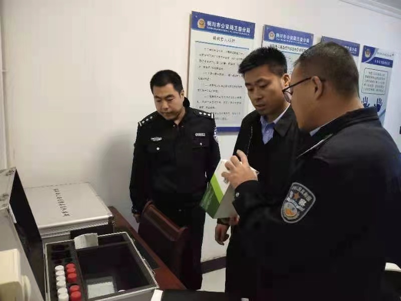 铜川公安王益分局副局长陈智民督导检查各派出所“冬季严打百日会战”工作