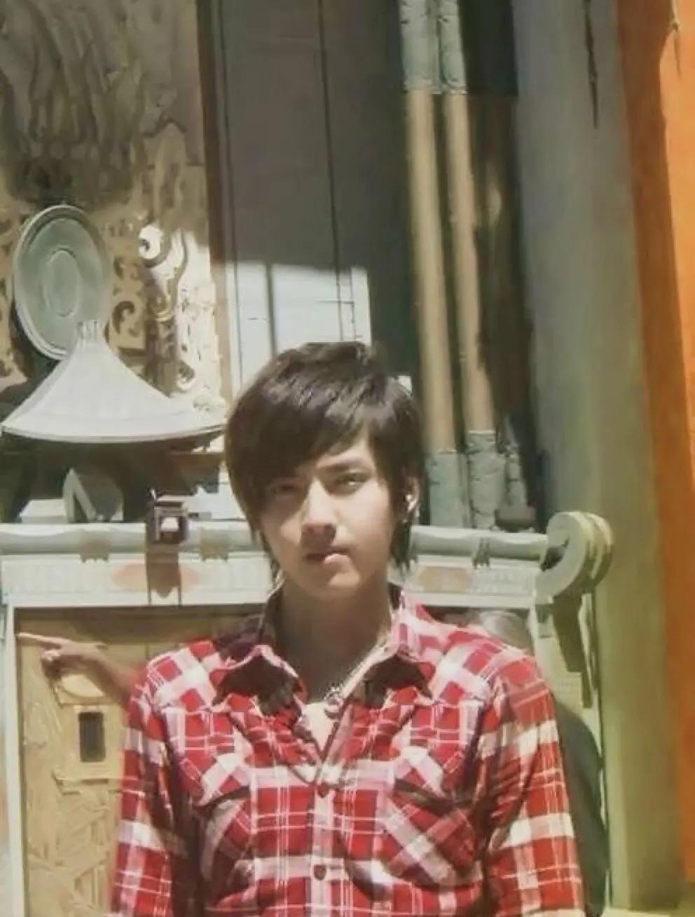 “顶流”吴亦凡：成名背后消失的“爸爸”