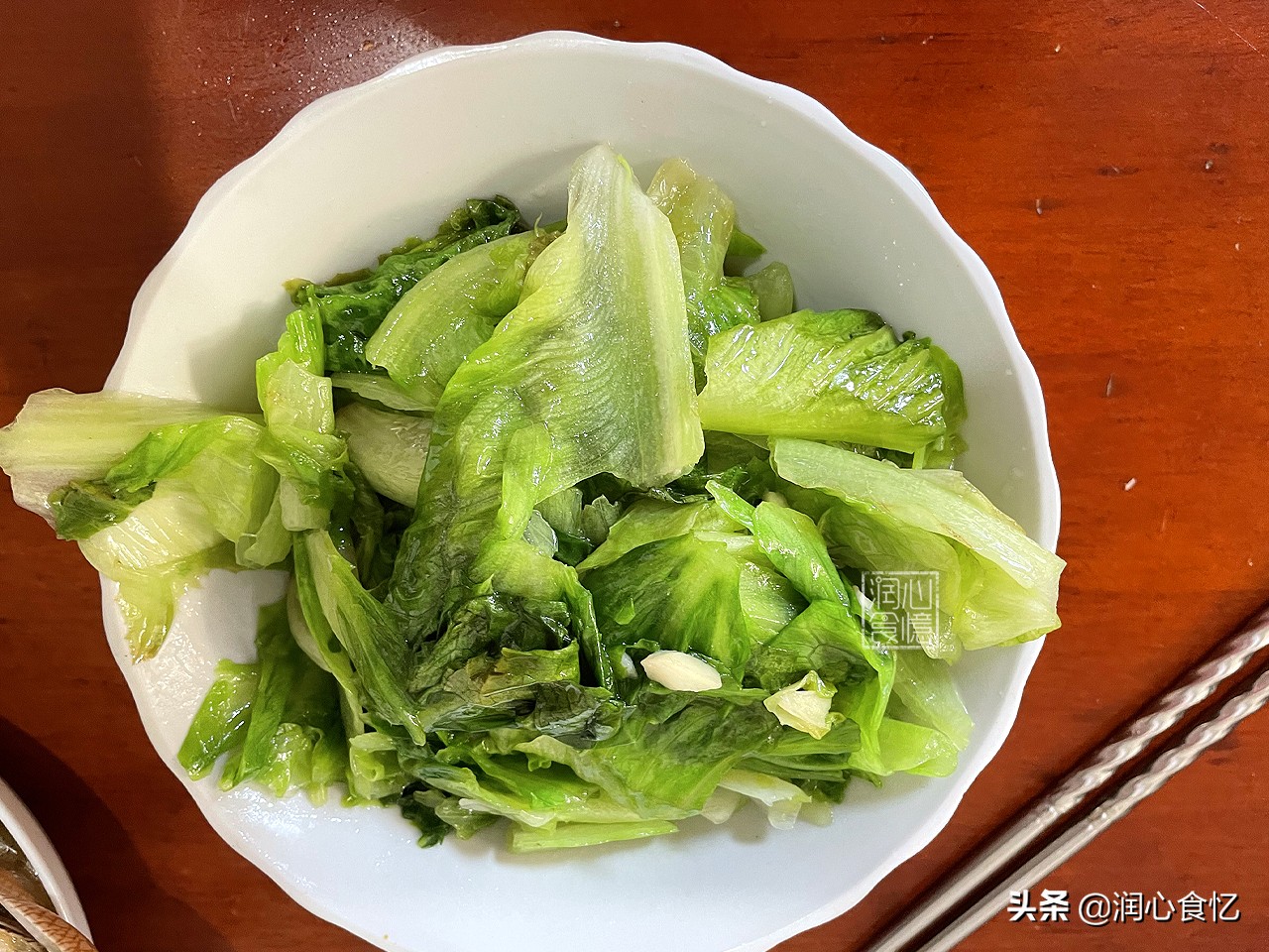 晒我家中秋节的10菜1汤，在朋友圈火了，网友：吃不起，家里没矿