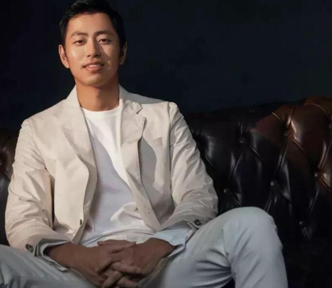 清华毕业生王昱珩，不上班在家中做自由职业，与女儿惬意生活