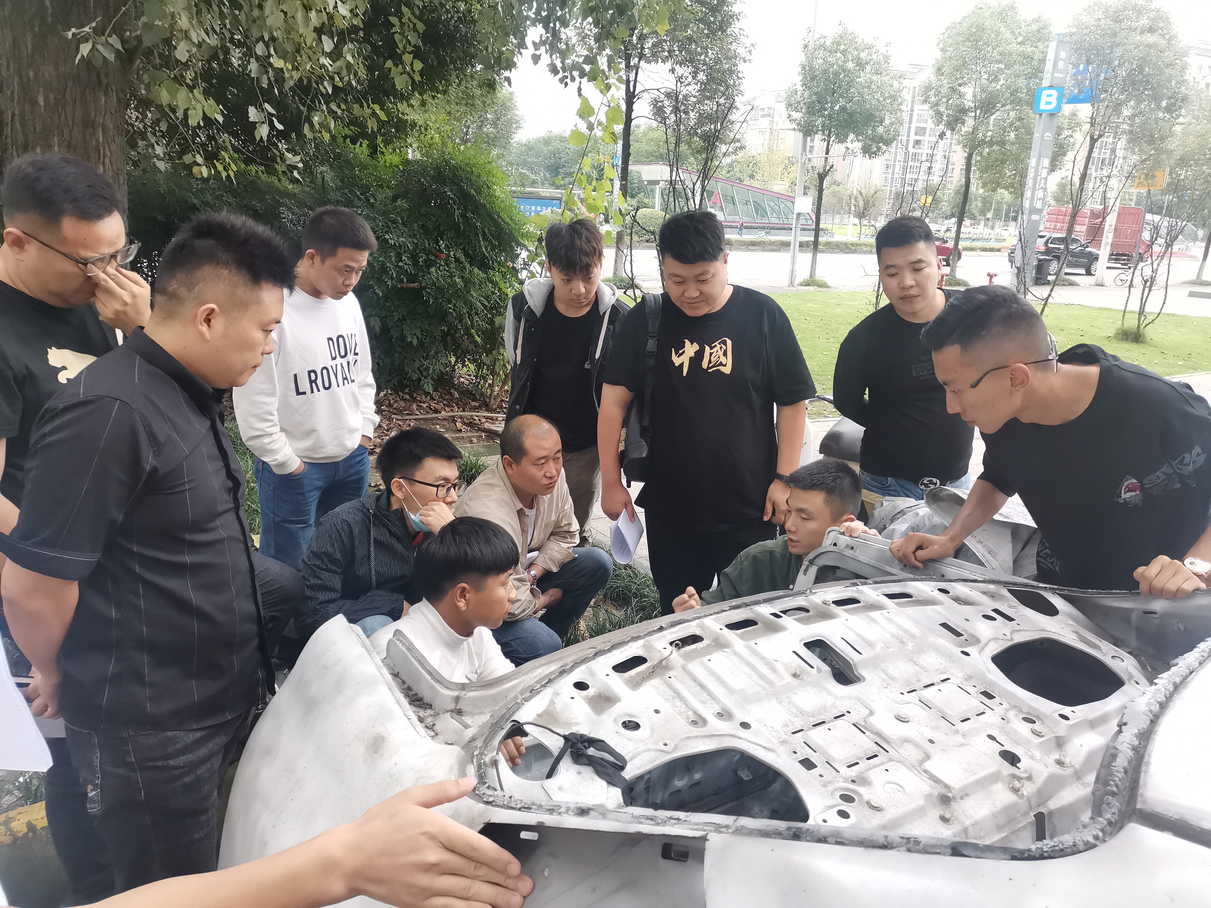 先是媽媽來，再是兒子來，他們都選擇了這家二手車評估師實(shí)戰(zhàn)班