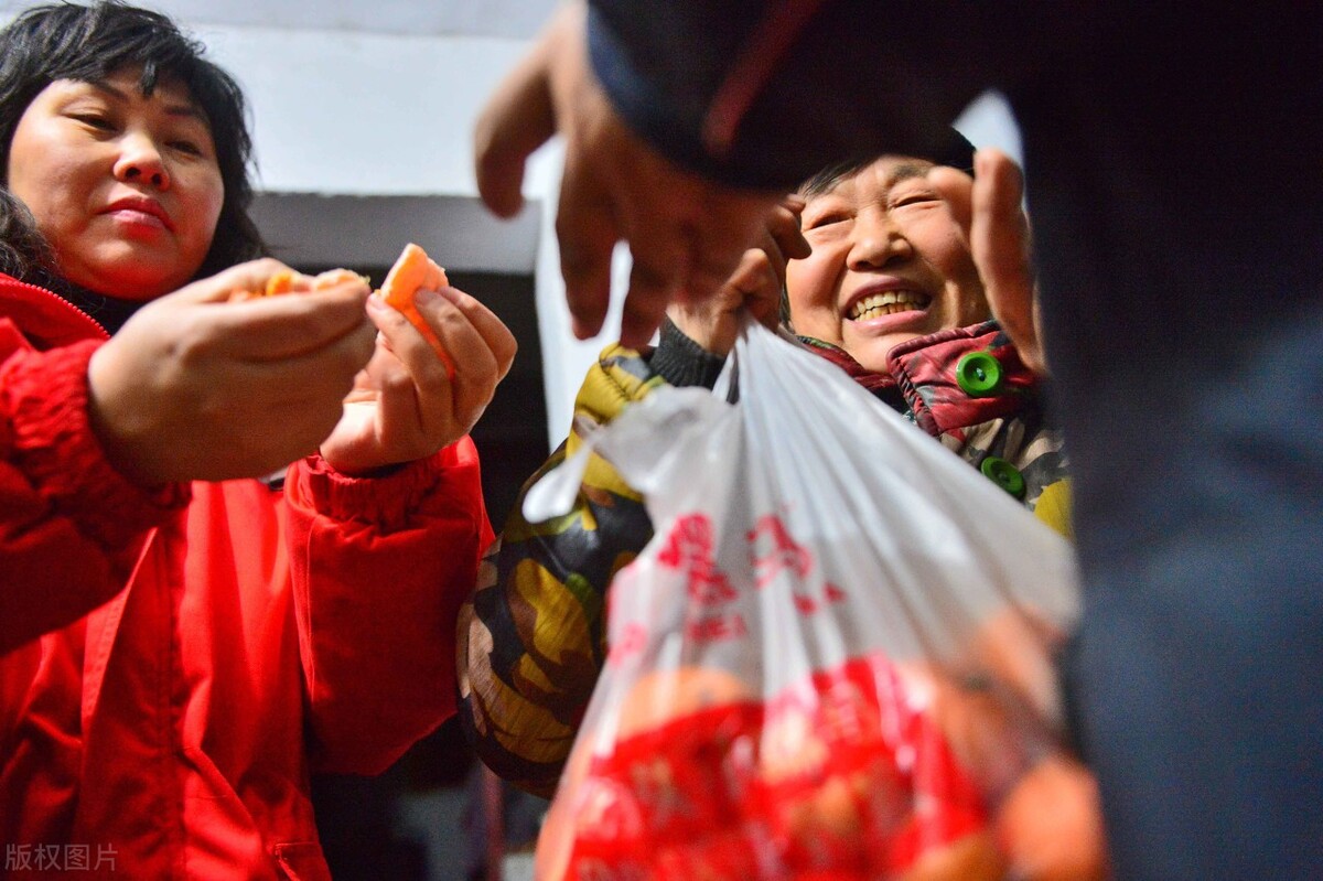 四川大妈开超市，利用免费鸡蛋，年赚100万，套路简单但好用