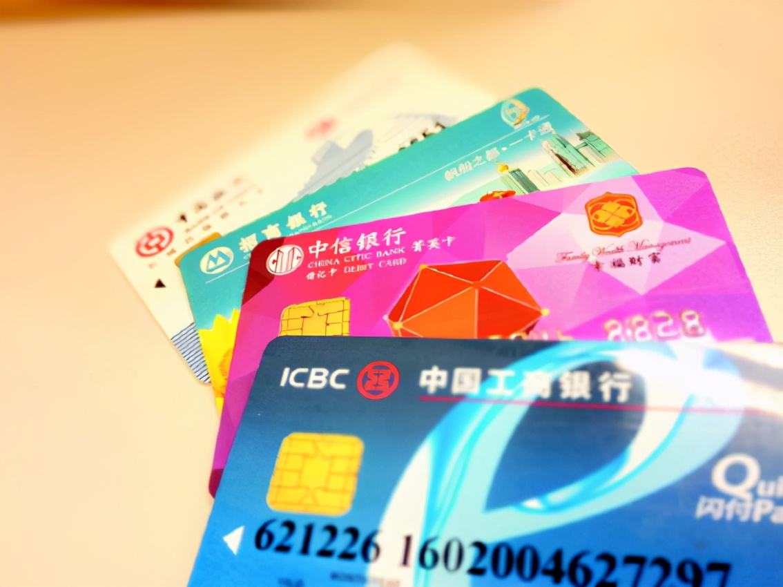 银行卡丢失后补办，为啥工作人员总是办新卡？原卡号办不到吗？