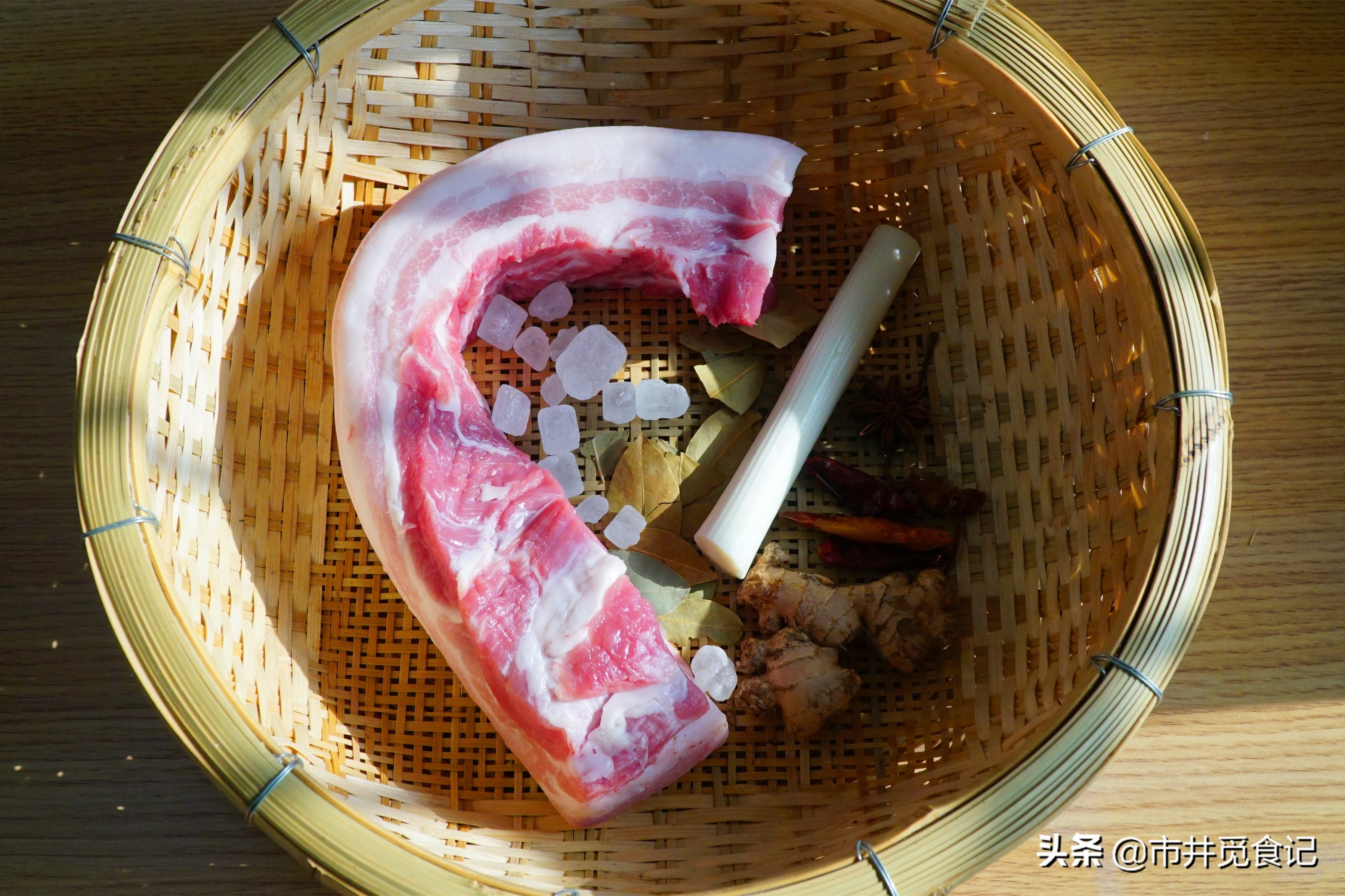 巧用高压锅做红烧肉，全程半小时，酥烂红亮，肥而不腻，特别香