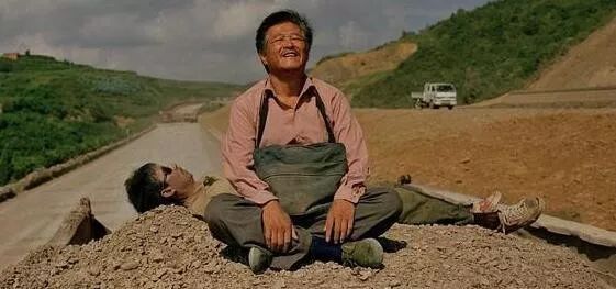 中国公路电影的开篇之作，赵本山的《落叶归根》如今看来依然优秀