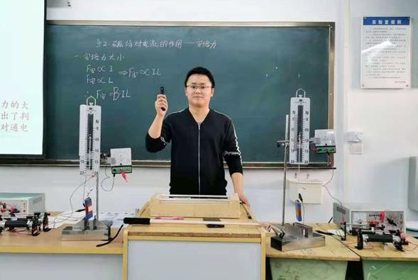 新高考模式下，物理成为首选科目，为啥还不能代替英语成为主科