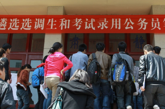 清华北大1300多名学生，扎堆当“选调生”，择优之选还是大材小用