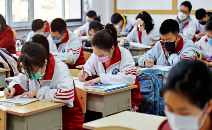 高考“容易”中考难，800名高中新生“被退学”，有钱只能读职高