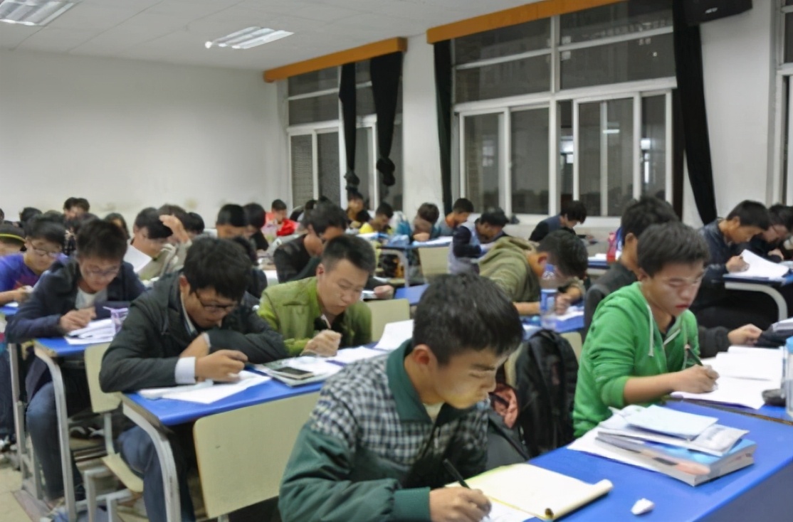 为什么大二不上“晚自习”，大一必须上？辅导员的答案让学生沉默