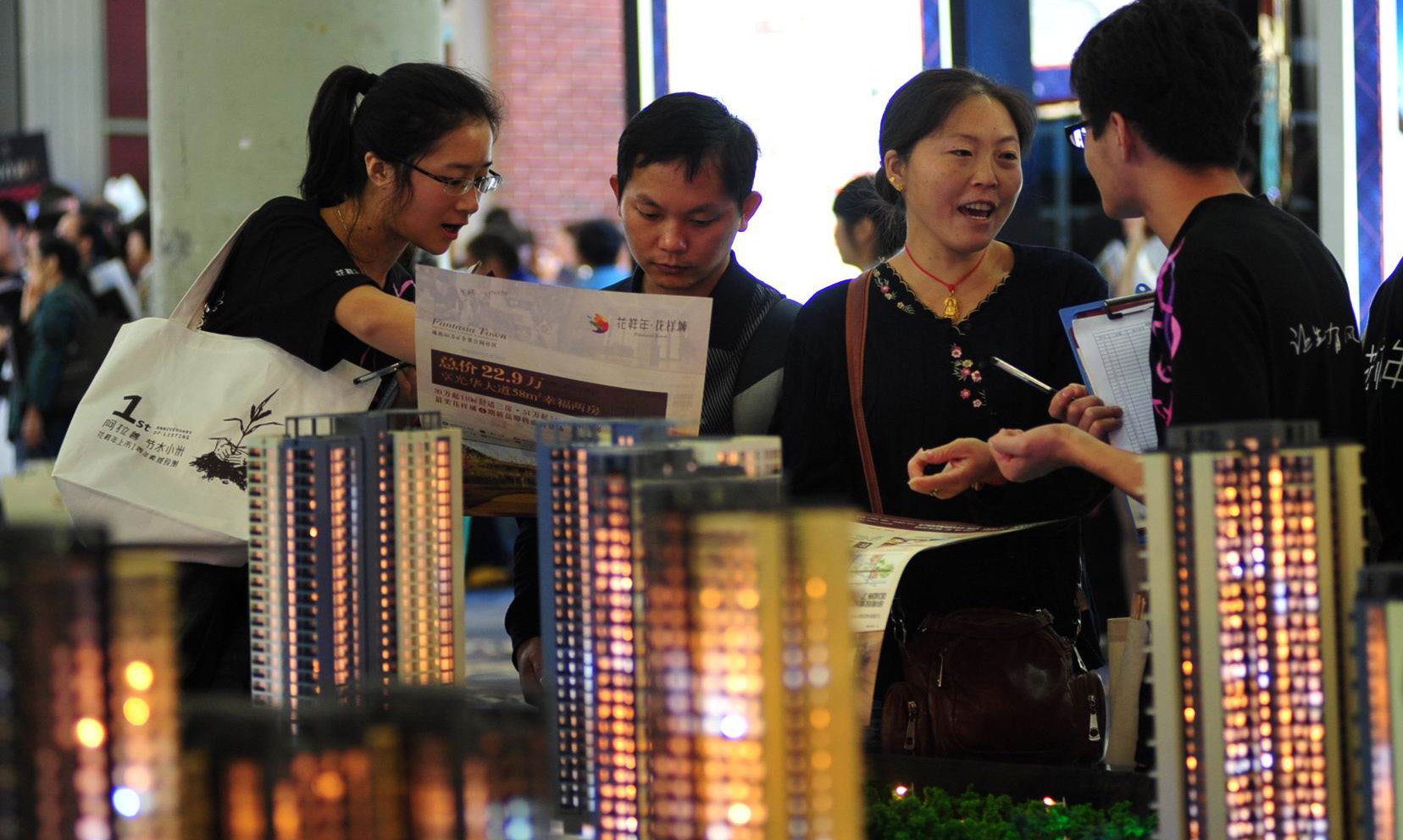 刚交完30万首付开发商却跑路，房子成烂尾楼，还要每月还房贷吗？