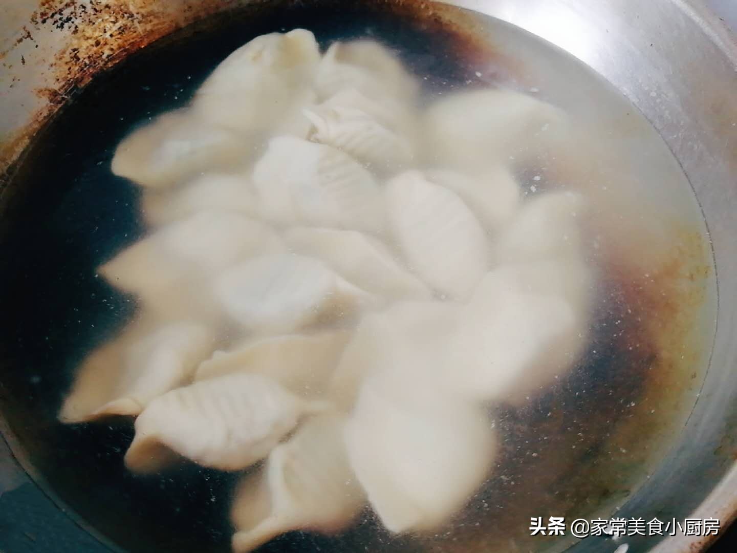 教你做韭菜虾仁三鲜馅饺子，这样调馅味道鲜美，满口汤汁