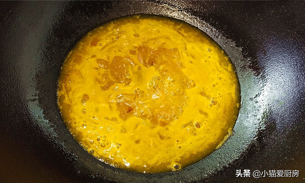 这道南瓜和猪瘦肉一起做的下饭菜“金汤肉片”，酸辣得恰到好处