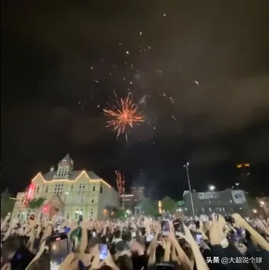 享受胜利！雄鹿街头烟花烂漫，杜兰特送来祝福，字母哥爆粗口发声