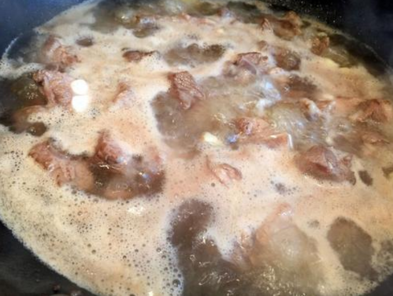 排骨汤怎么炖最好喝？记住4个小细节，汤鲜肉嫩，清爽不油腻