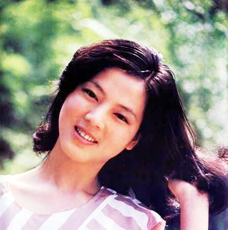 袁玫:饰演女主角"林晶晶",昔日花旦现为制片人