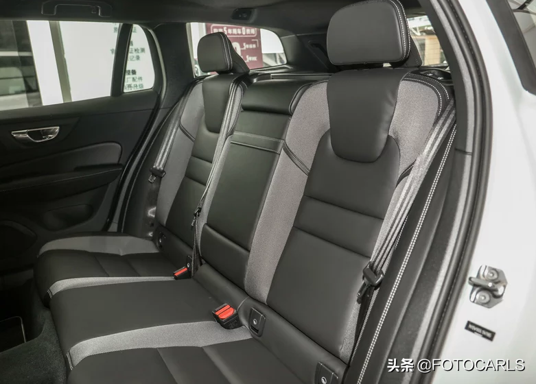 沃尔沃V60 T5低配实拍，售价38.99万无四驱，为打折做铺垫？