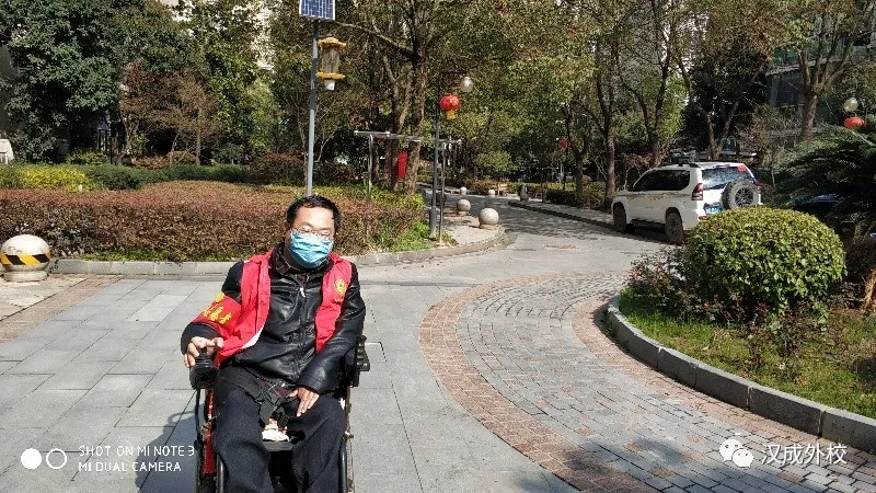 岂曰无衣 与子同袍:汉成外校向一线捐赠防护服