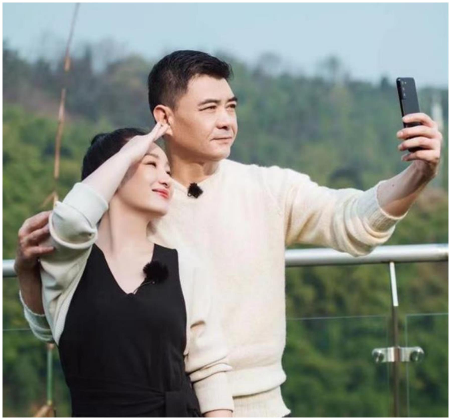 王新军个人资料简介(王新军:有过一次婚姻,2婚娶小7岁秦海璐,44岁生