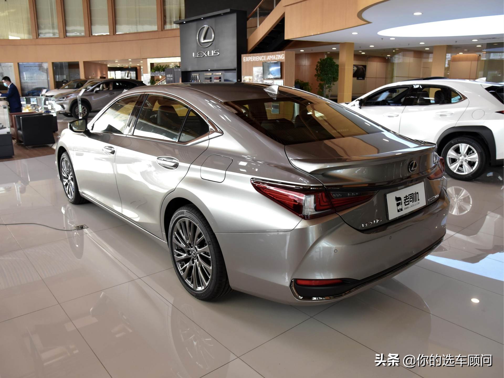 进口行政级豪华车，保养实惠价格不错，油耗6.3L，实拍雷克萨斯ES