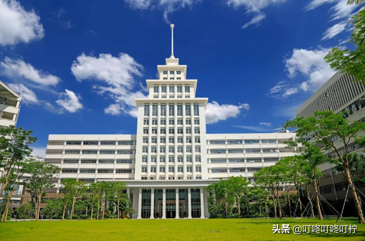 哈工大学生遭遇酷暑，无奈学校门前打地铺，学校处理方式“绝了”