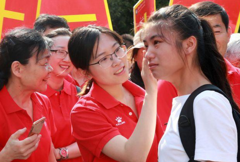 学生参加高考，家长有必要全程陪考吗？做错会影响高考成绩