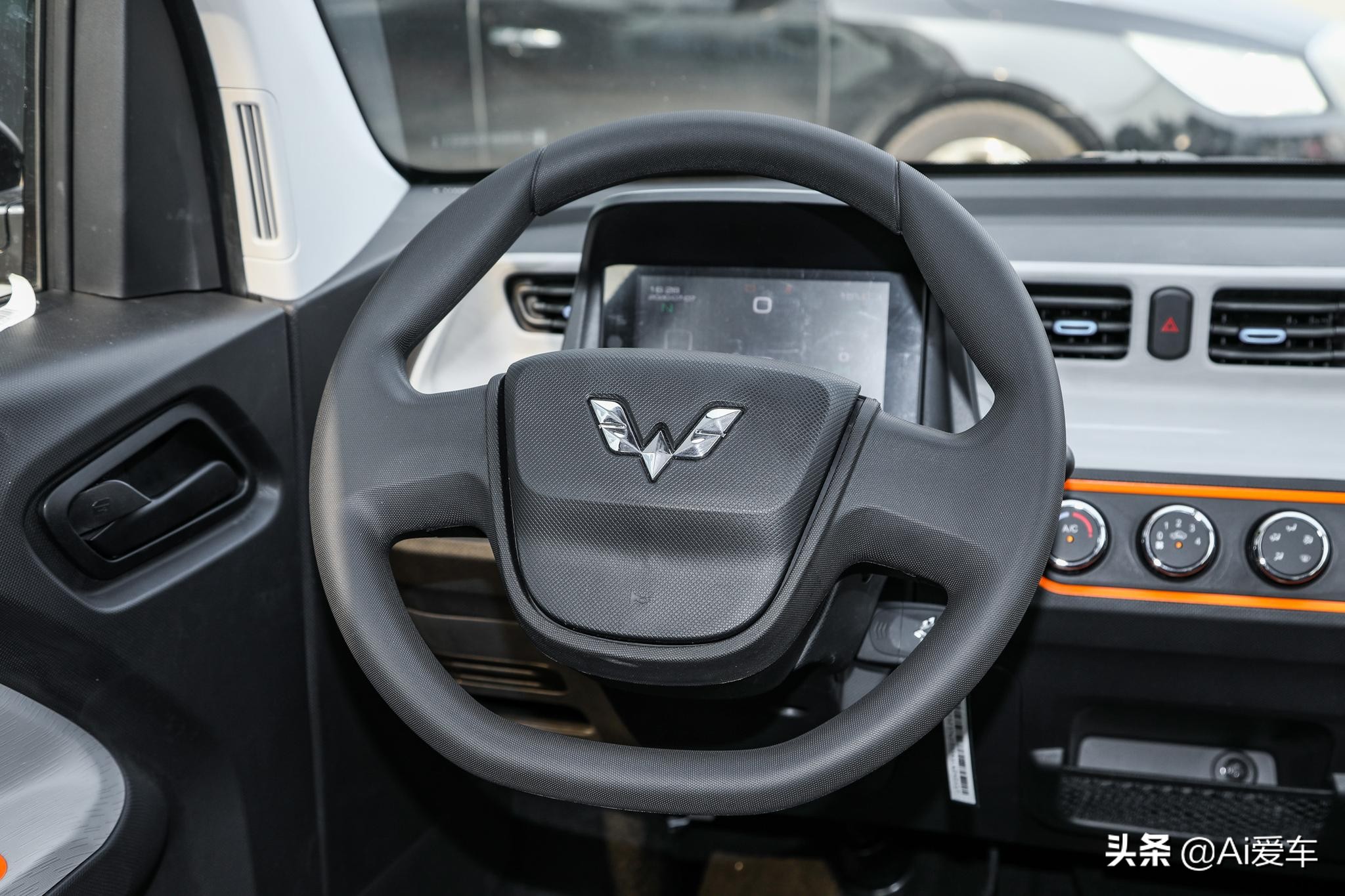 便宜不烧油，好养又省钱灵巧代步车，好开好停车，实拍宏光MINIEV