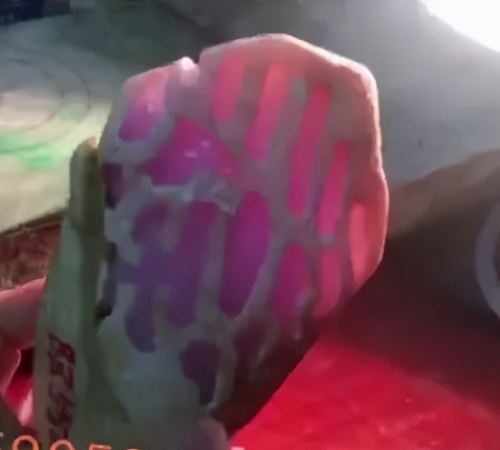 只听说纸糊的窗户，谁见过纸糊的翡翠？见到就吃亏