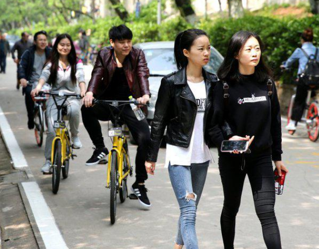 有一种“发型”叫做女大学生，后面看是大妈，前面看是韩流时尚