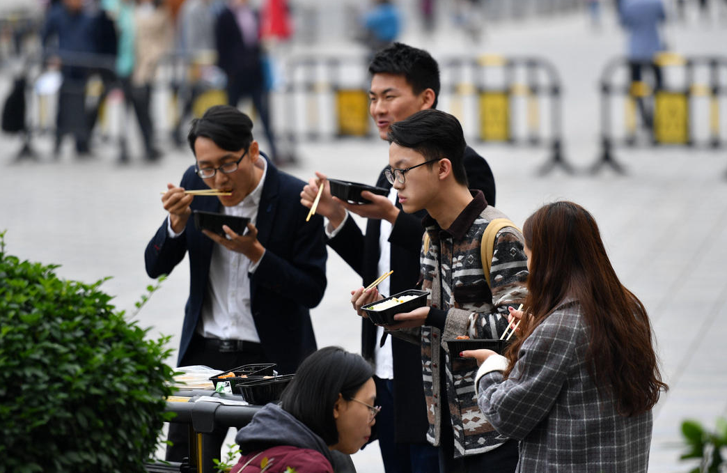 上海落户政策条件放宽，部分毕业生可直接落户，应把握住机会
