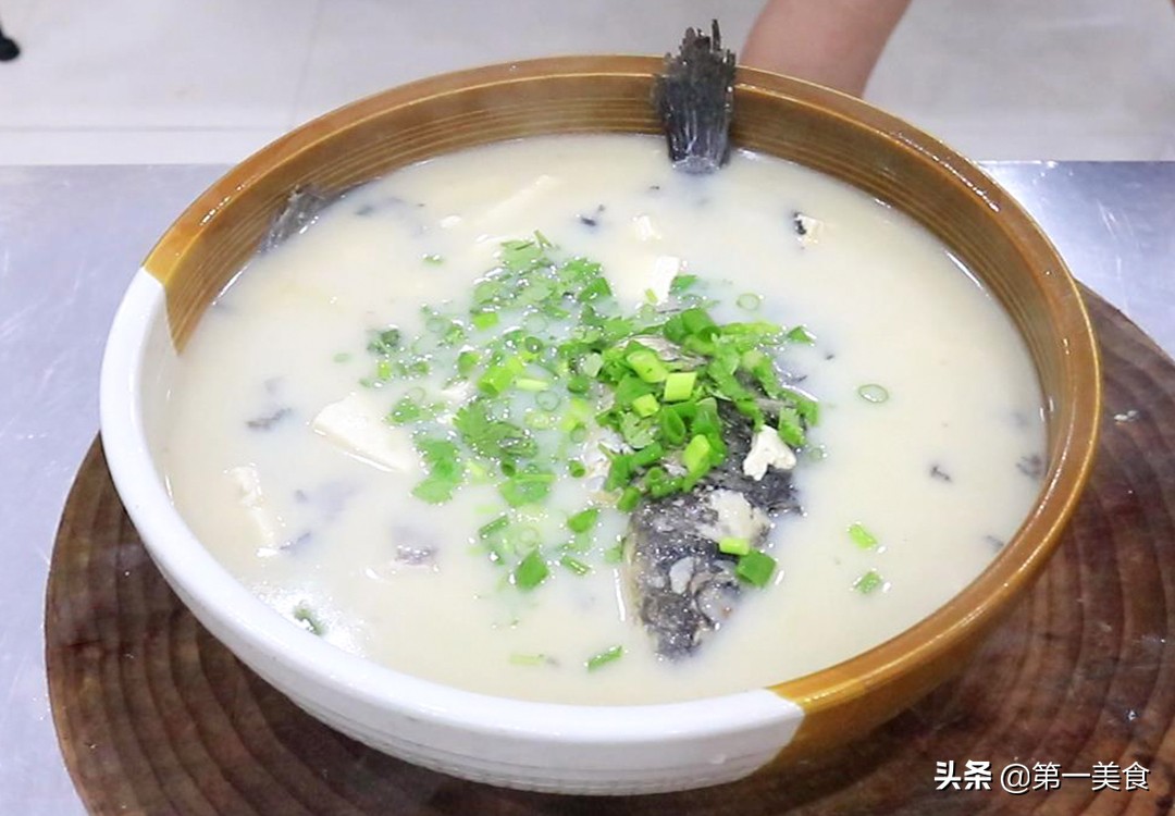 鯽魚燉豆腐,鯽魚燉豆腐的家常做法