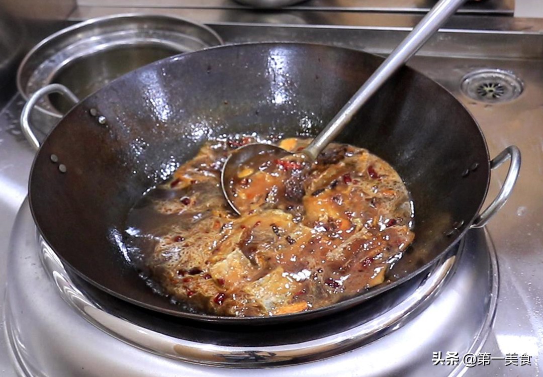 带鱼怎么做才好吃，厨师长分享饭店秘制做法，鲜香入味，酱香浓郁